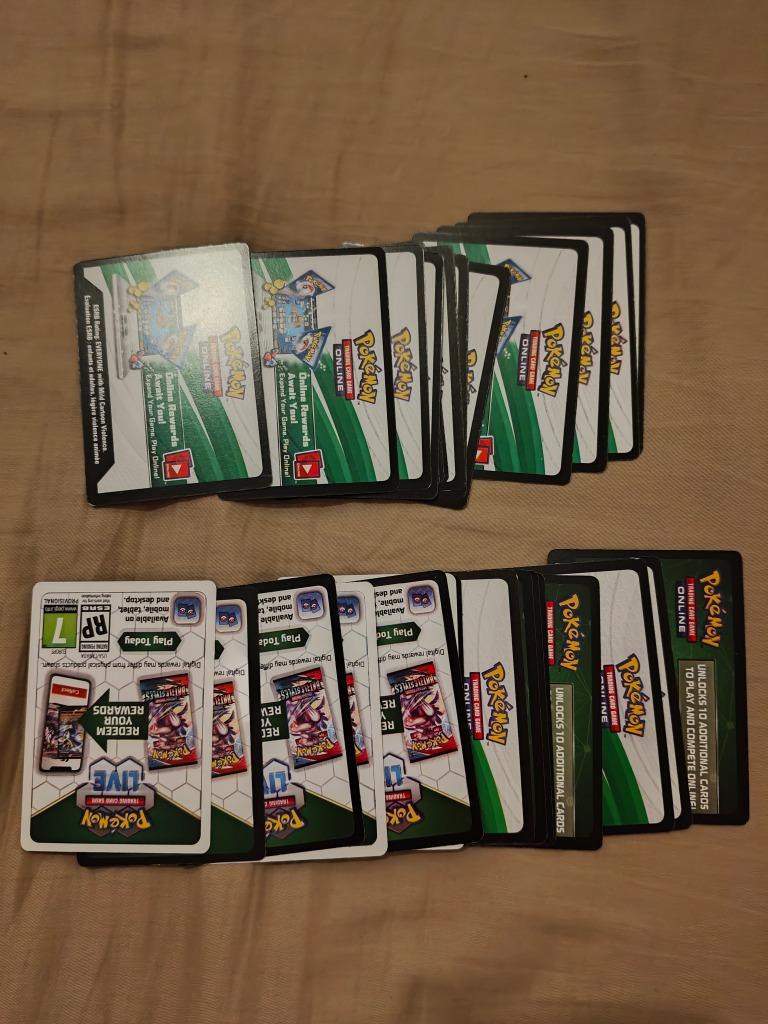 Pokemon TCG live code card lot de 35 cartes., Ophalen of Verzenden, Nieuw, Meerdere kaarten, Foil