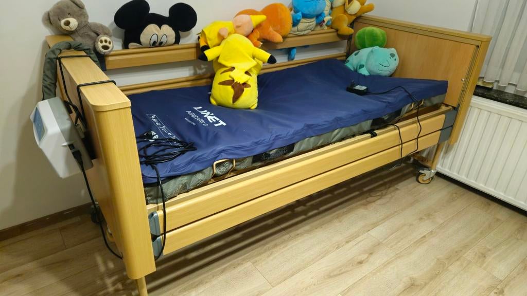 Elektrisch ziekenhuisbed, Huis en Inrichting, Ophalen