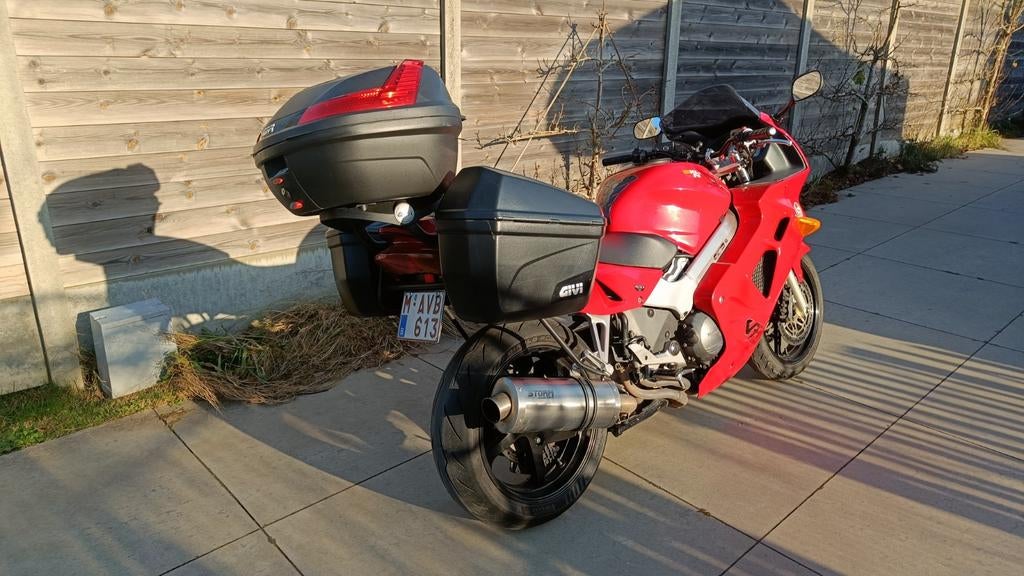 Vfr 800 fi givi kofferset, Motoren, Particulier