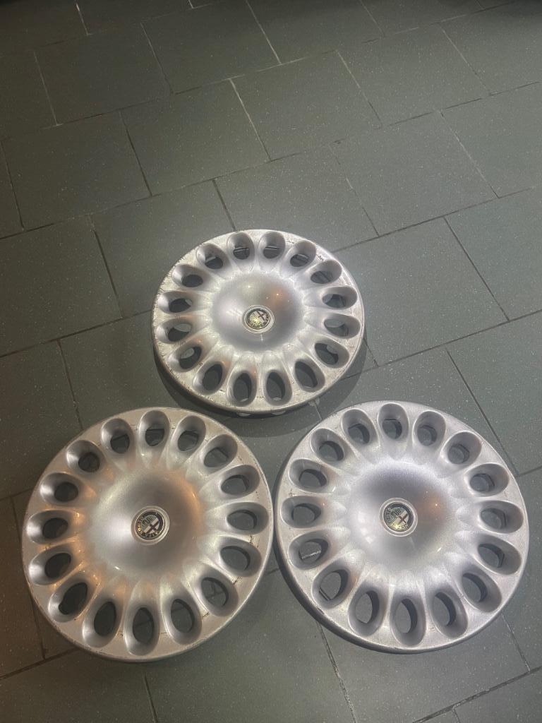 3 Enjoliveurs 16 Alfa Romeo 166 code 60651903, Autos : Pièces & Accessoires, Autres pièces automobiles, Enlèvement ou Envoi, Utilisé