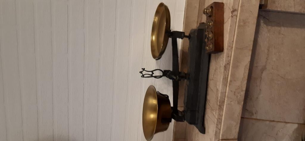 oude weegschaal met koperen gewichten, Antiek en Kunst, Ophalen