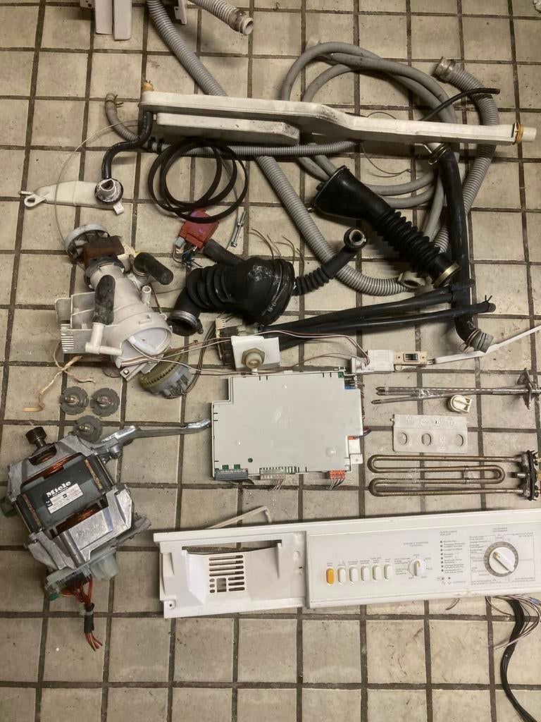 Onderdelen Miele wasmachine 5kg 1500tr W953 e.a. zie lijst, Enlèvement ou Envoi, Utilisé