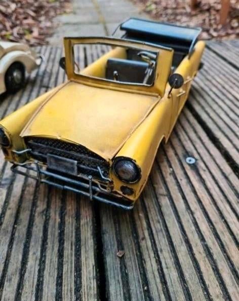 Peugeot 404 ,in metaal,, Hobby en Vrije tijd, Ophalen of Verzenden, Zo goed als nieuw