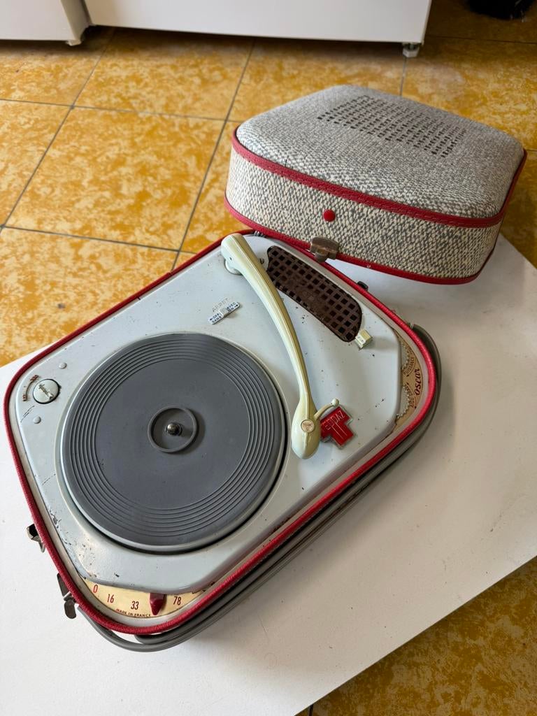 Platenspeler tepas, Enlèvement