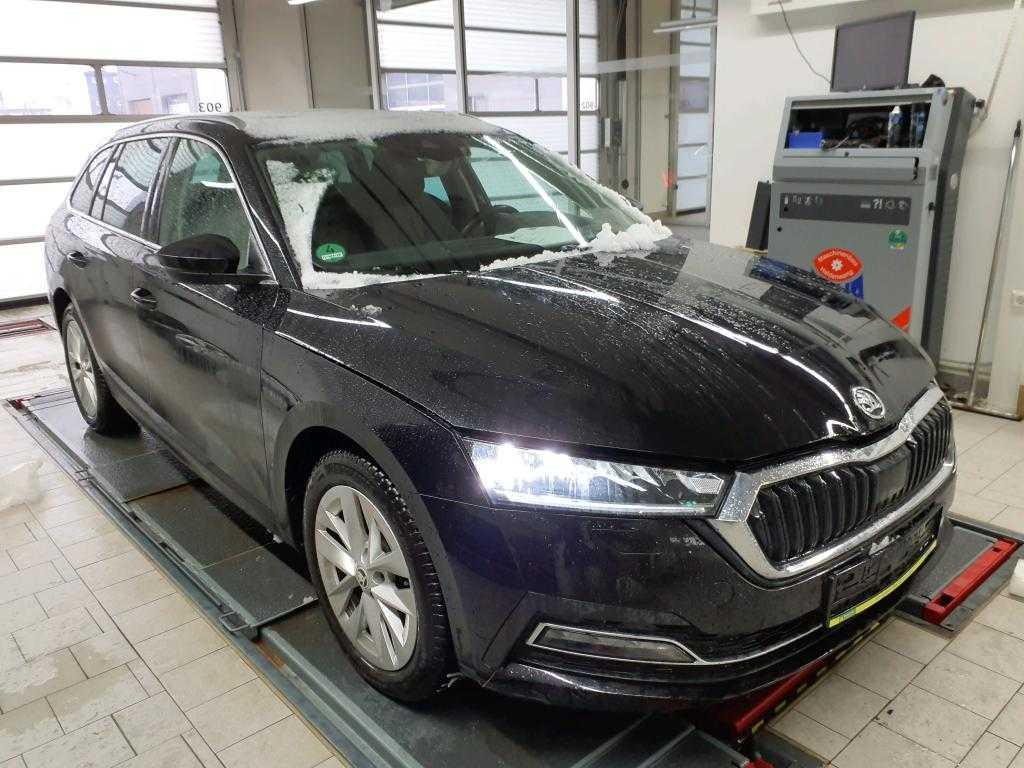 Skoda Octavia Estate iV 1.4 TSI PHEV 204PK Automaat 2023, Auto's, Skoda, Automaat, Gebruikt, Bedrijf, Break