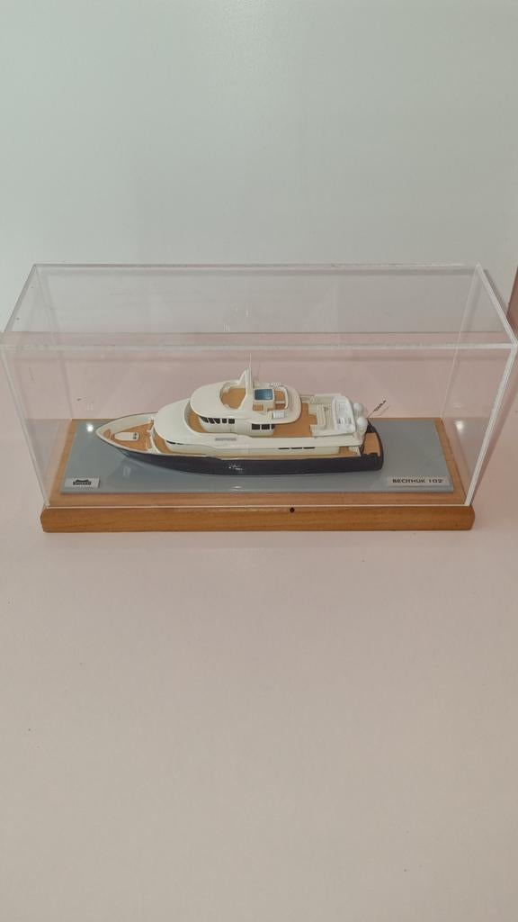 Modèle de bateau Yacht visit 102, Hobby & Loisirs créatifs, Enlèvement ou Envoi