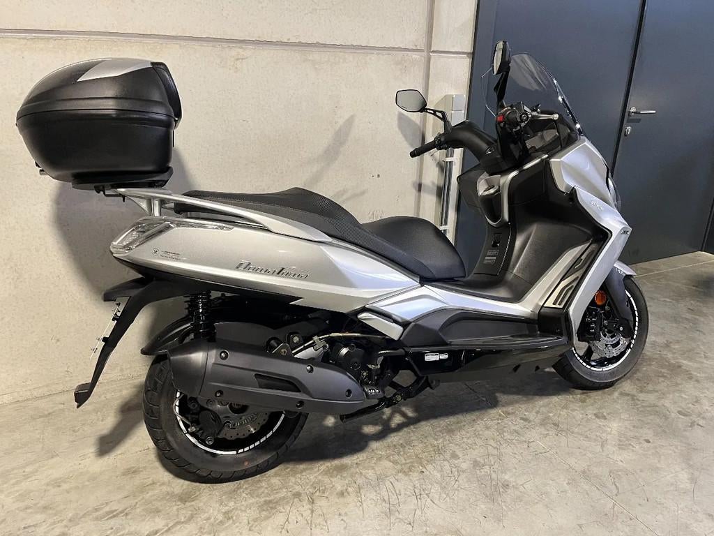 Kymco Downtown 125 Exclusive met topcase (bj 2020), Motoren, Scooter, Kymco, Bedrijf, 125 cc