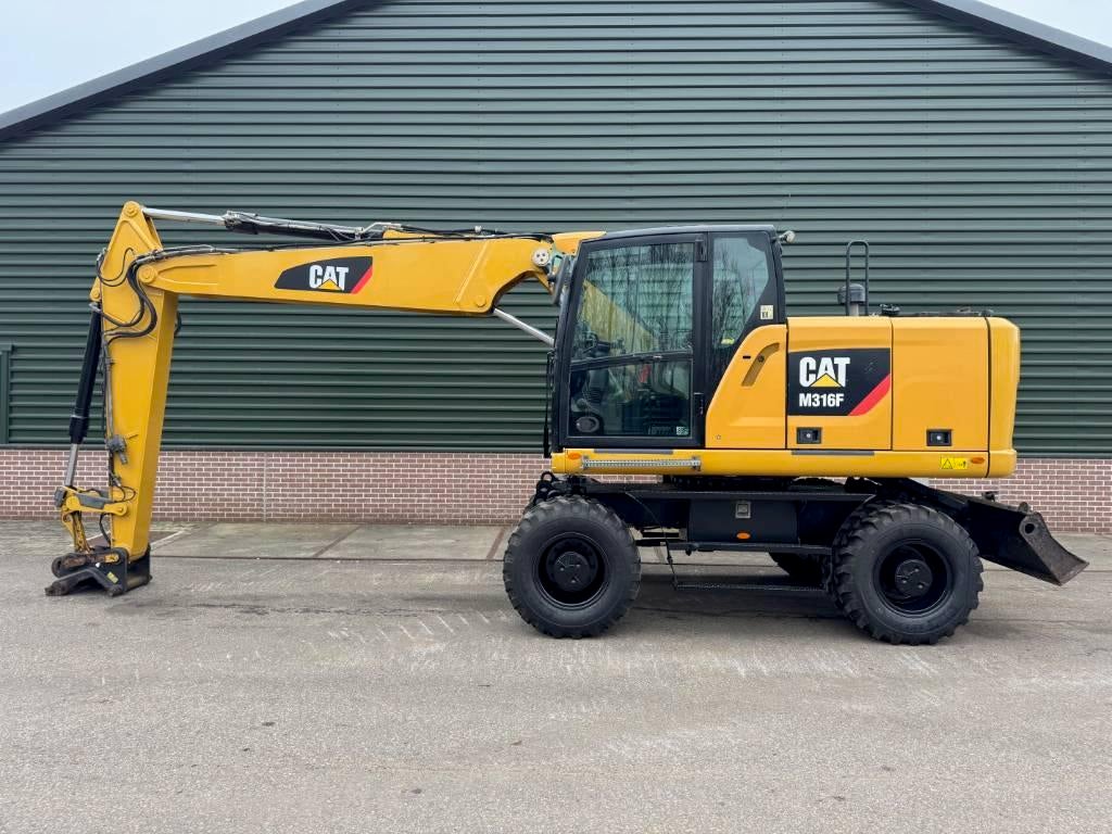 Cat M316F, Articles professionnels, Excavatrice