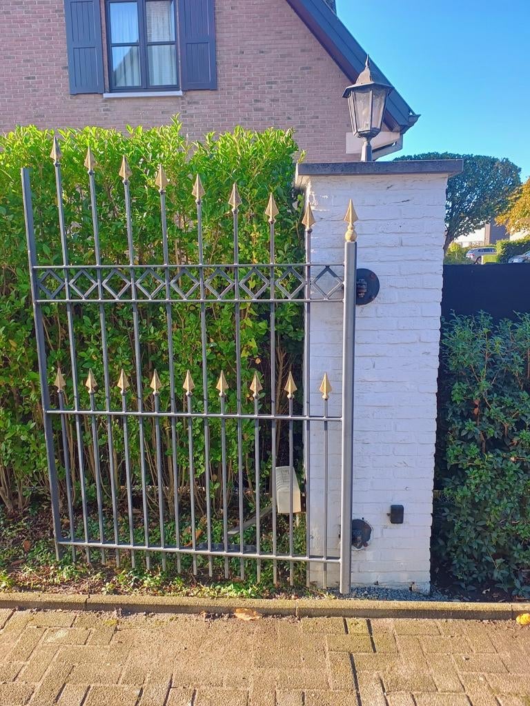 Stevig ijzeren 2 delig hekken, Ophalen