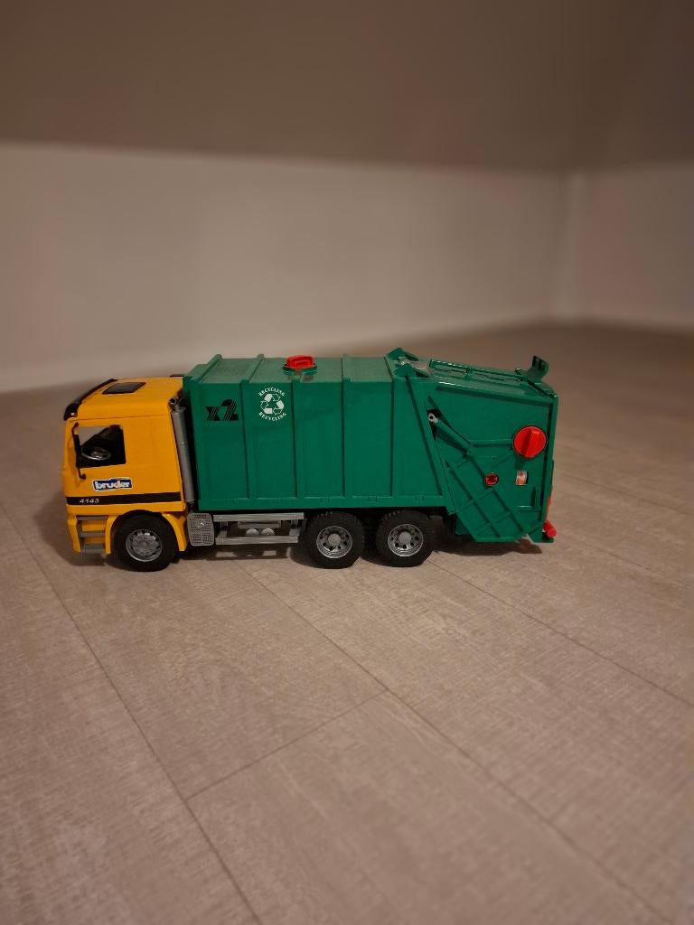 Bruder Mercedes vuilniswagen, Kinderen en Baby's, Speelgoed |Speelgoedvoertuigen, Ophalen