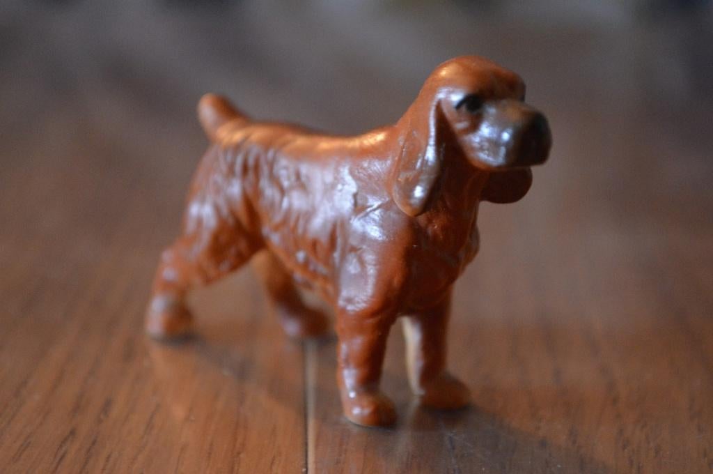 Hond hoogte 4,5 cm lengte 6 cm breedte 2 cm, Ophalen of Verzenden, Zo goed als nieuw, Dier