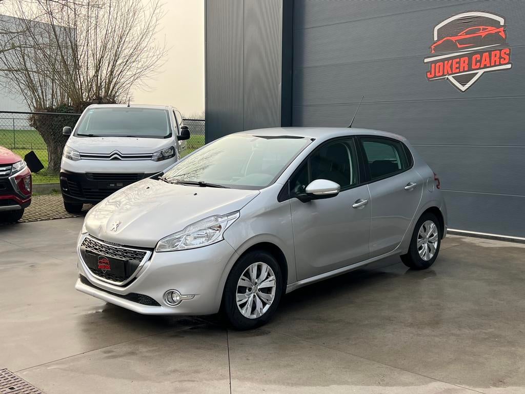 Peugeot 208 1.4HDi Airco Navi CruiseCntrl 1iere Main 98gCo2, Autos, Achat, Entreprise, Boîte manuelle, Entretenue par le concessionnaire