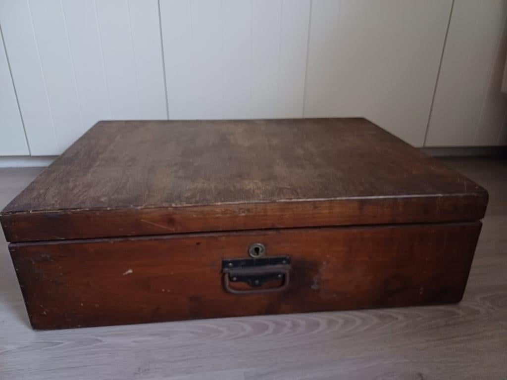 Houten koffer, Ophalen