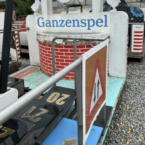Haakarmplateau 5 meter met levensgroot Ganzenbord-spel, Ophalen, Gebruikt