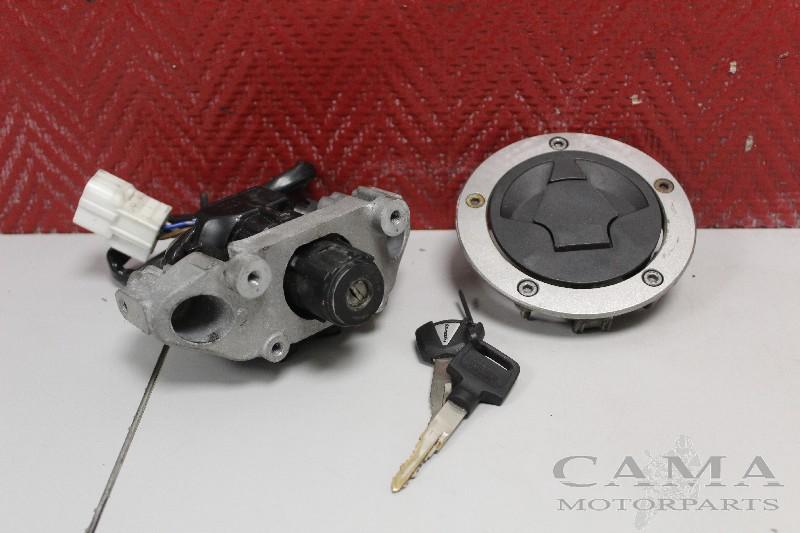 ENSEMBLE DE VERROU ET CYLINDRE DE PORTES Kawasaki Vulcan S, Motos, Dhr. S. di Majo, Utilisé, Info@cama-motorparts.nl, P.J. Troelstraweg 8 8
3144 CX  MAASSLUIS, NL