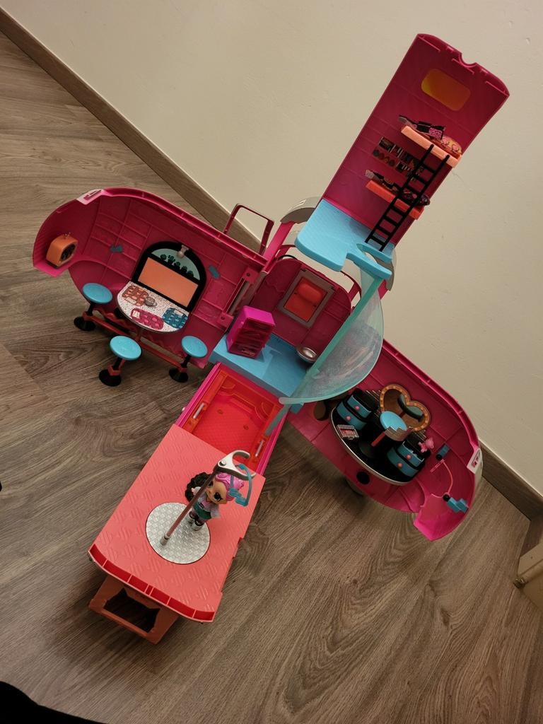 LOL 4 in 1 camper, Kinderen en Baby's, Speelgoed | Poppenhuizen, Ophalen, Zo goed als nieuw, Accessoires