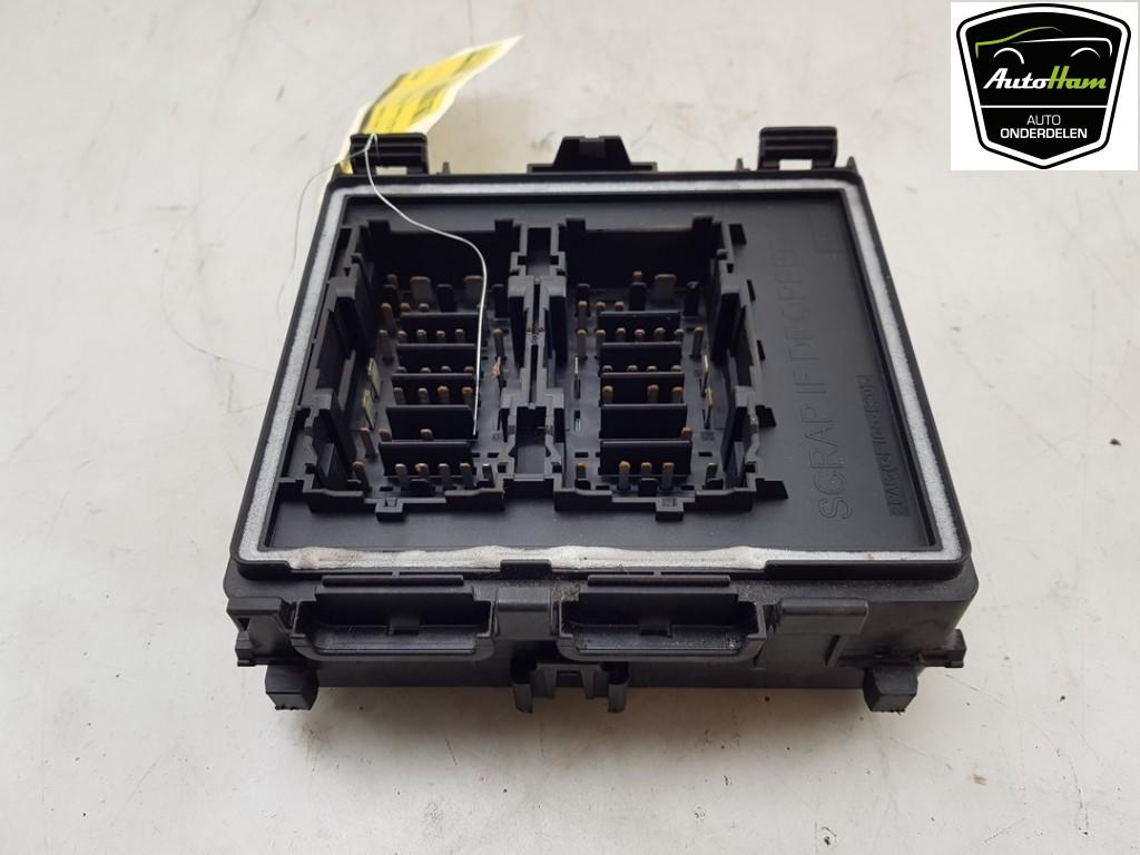 BOITIER FUSIBLES Ford Focus 4 Wagon (01-2018/12-2025), Utilisé, Ford