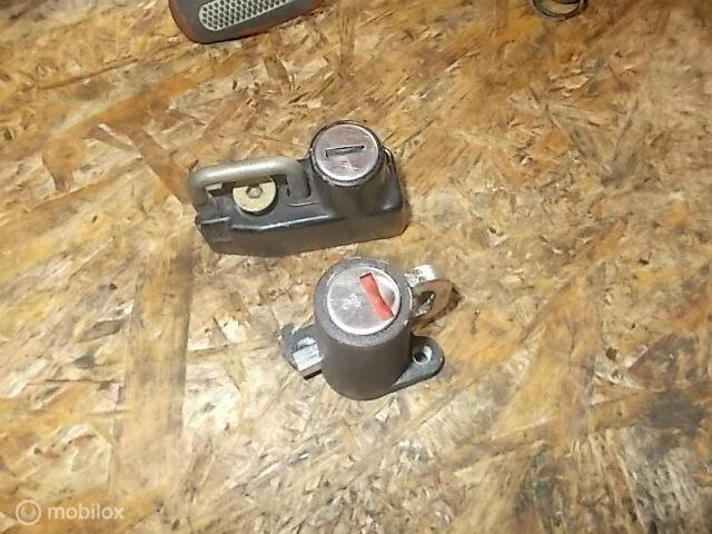 Helmslotje helmslot 851 888 SS Supersport, Motos, Pièces | Ducati, Enlèvement ou Envoi