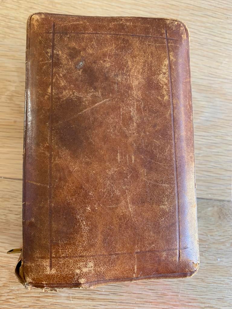 Ancien missel dans son etui de cuir, Enlèvement ou Envoi, Utilisé, Christianisme | Catholique