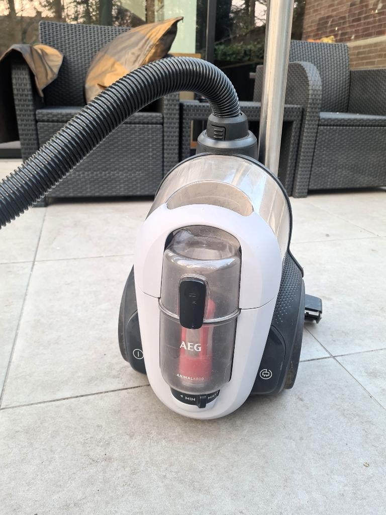Aspirateur traîneau sans sac AEG Animal 6000 (AL61A4UG), Electroménager, Enlèvement ou Envoi, Utilisé, Réservoir, Aspirateur