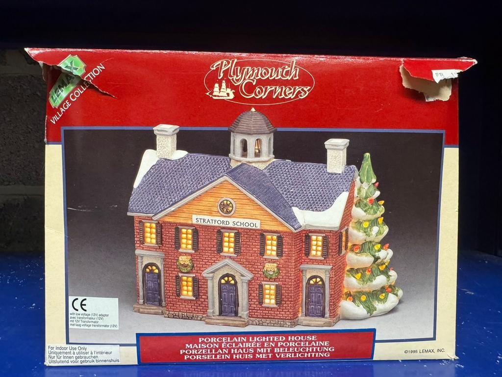 Lemax Stratford School porselein huis met licht kerstdorp90s, Diversen, Kerst, Ophalen of Verzenden, Zo goed als nieuw