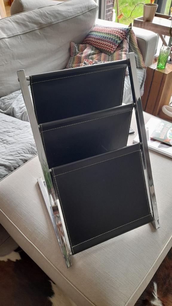 Design kranten en boeken houder, Ophalen