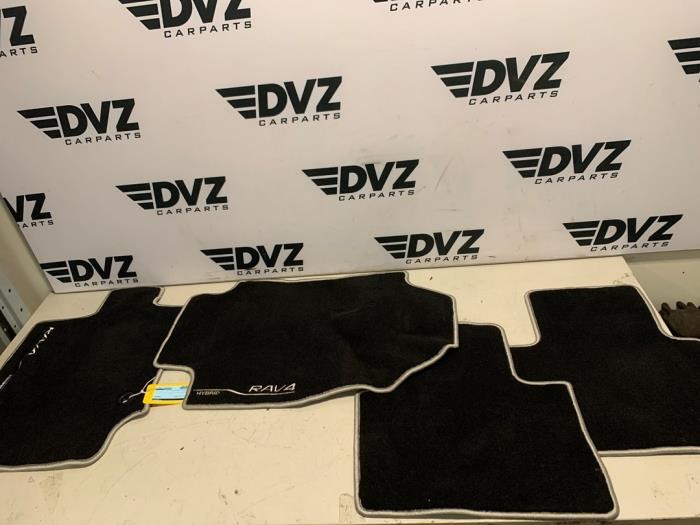 Matten Set van een Toyota Rav-4, Gebruikt, -, -, Ophalen of Verzenden