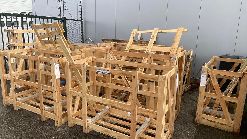 Houten kisten, Ophalen