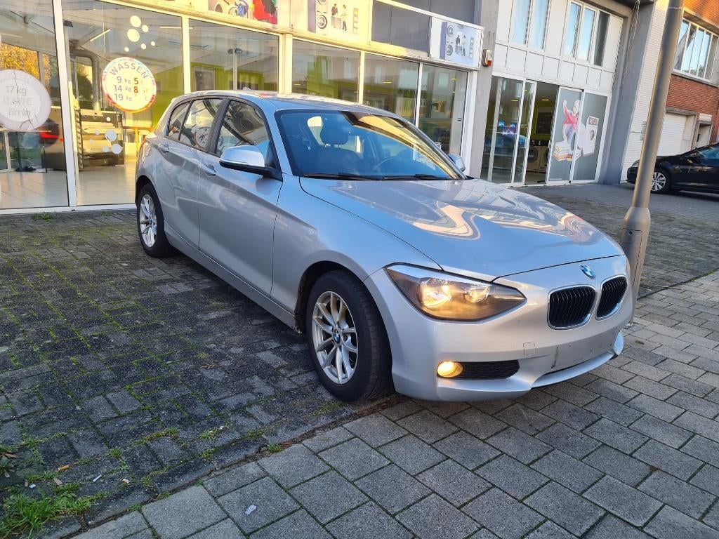 BMW 114D Serie 1 , 2013 hatchback, Autos, Achat, Boîte manuelle, Adapté aux personnes handicapées, Noir