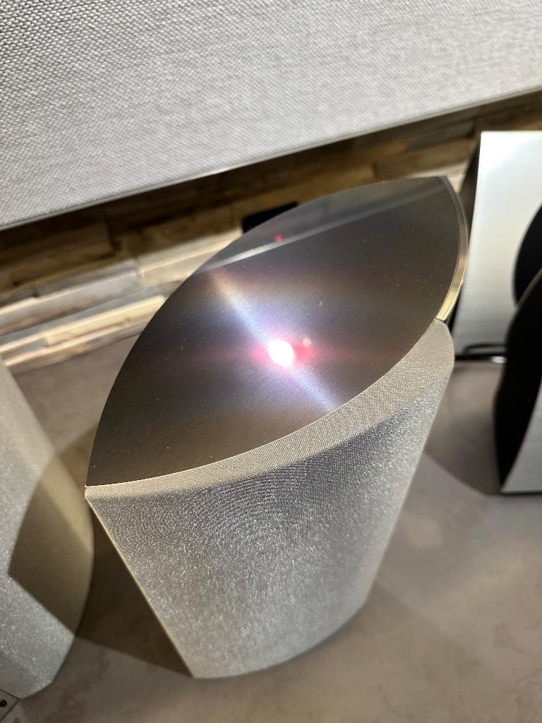 Bang & Olufsen Beolab 4000 met muurbeugels - B&O, Info@bang-olufsen.dk, Zo goed als nieuw, 60 tot 120 watt, Bang & Olufsen Alle 1 / DK-7600 Struer / Denmark