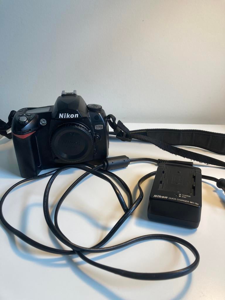Fototoestel Body Nikon D70 incl. orginele batterij en lader, Audio, Tv en Foto, Fotocamera's Digitaal, Ophalen of Verzenden, Zo goed als nieuw