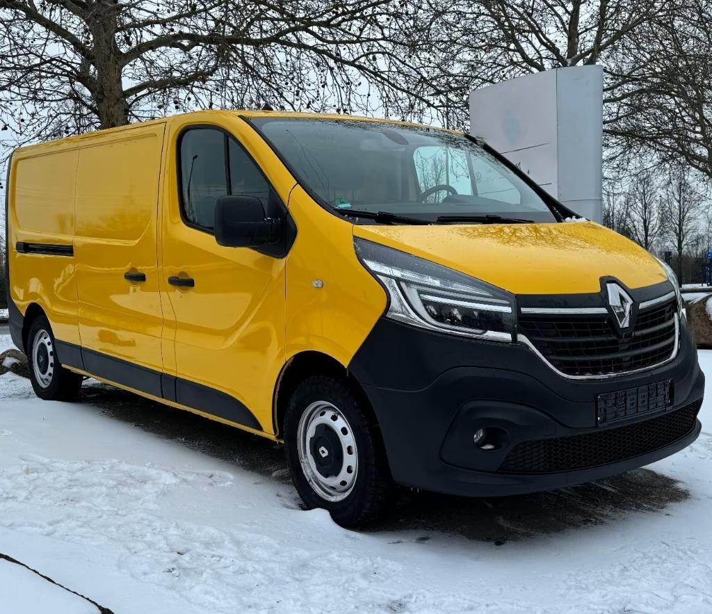 Renault Trafic met weinig KM!, Zwart, Bedrijf, 5 deurs, Dealer onderhouden