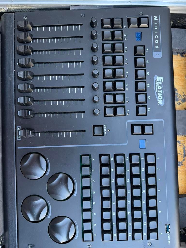Elation Midicon 2 DMX Controller in Magma Flightcase, Muziek en Instrumenten, Ophalen, Zo goed als nieuw, Licht, Geluidgestuurd