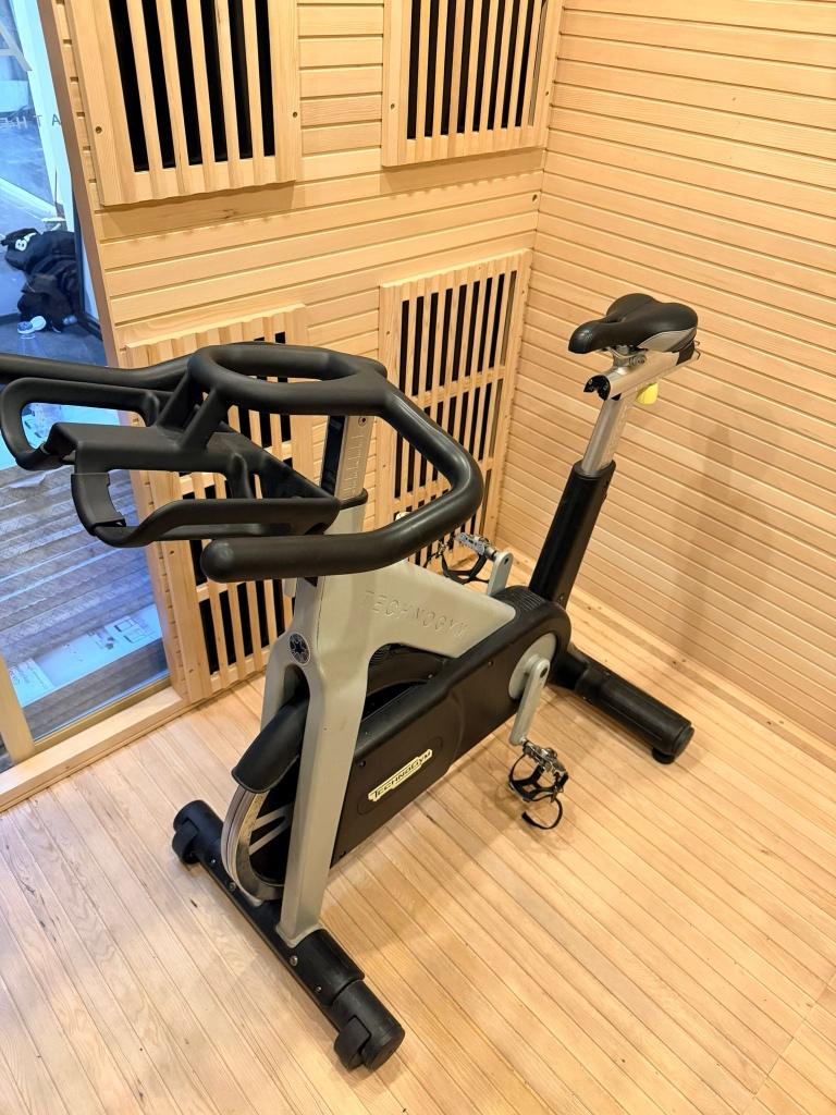 Cycle de groupe Technogym, Enlèvement, Utilisé