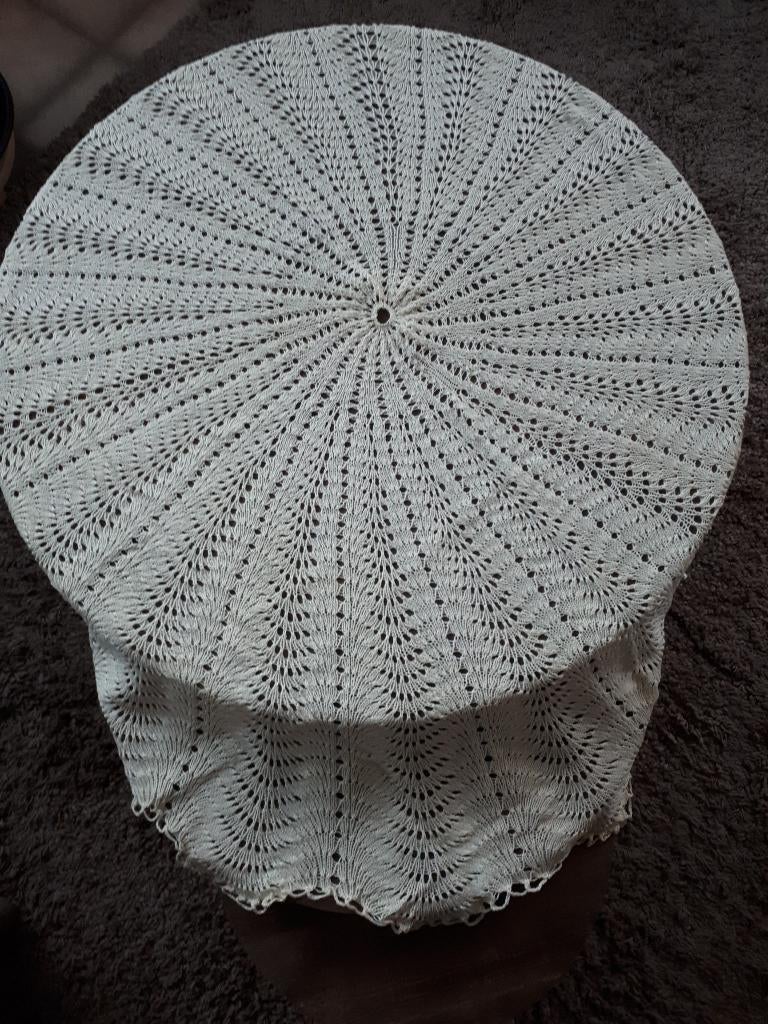 Prachtig handwerk kunstbreiwerk, tafellaken ronde tafel, Huis en Inrichting, Tafelkleden, Ophalen, Nieuw, Rond, Binnen