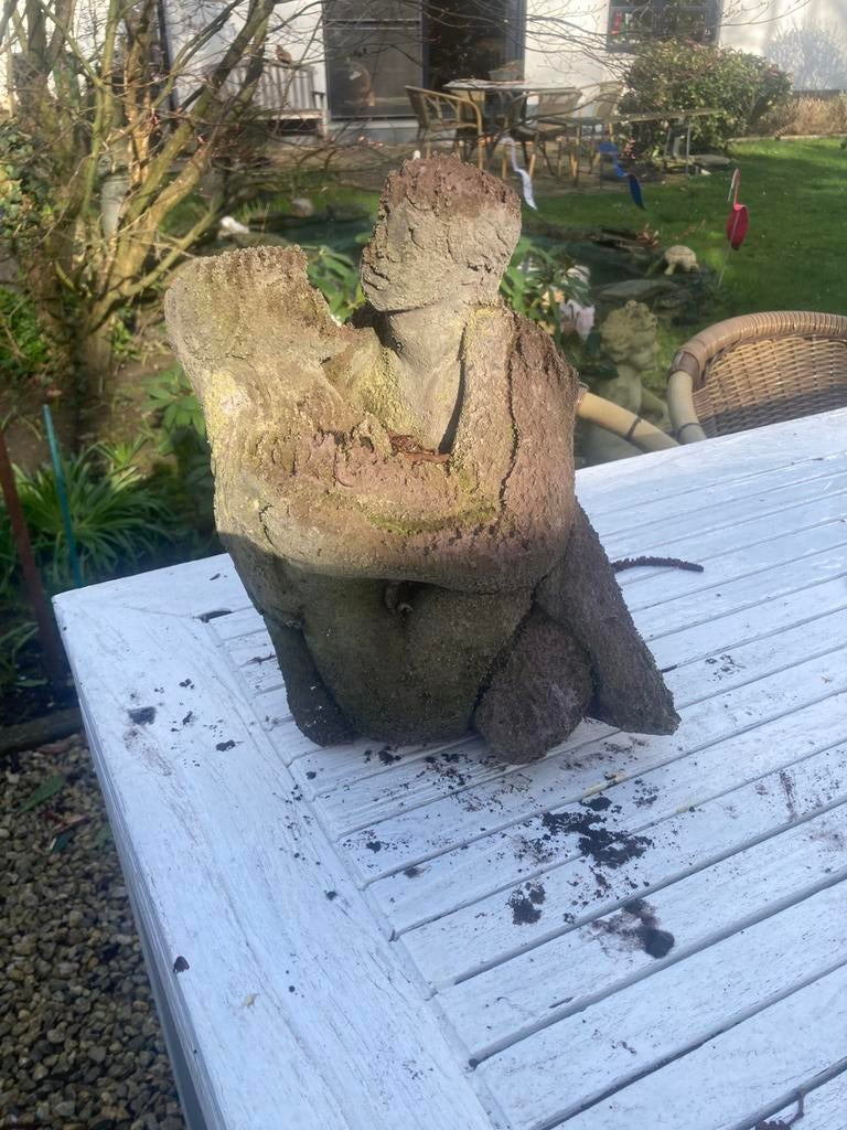 Omhelzend koppel gemaakt in ruwe steen, Enlèvement, Utilisé