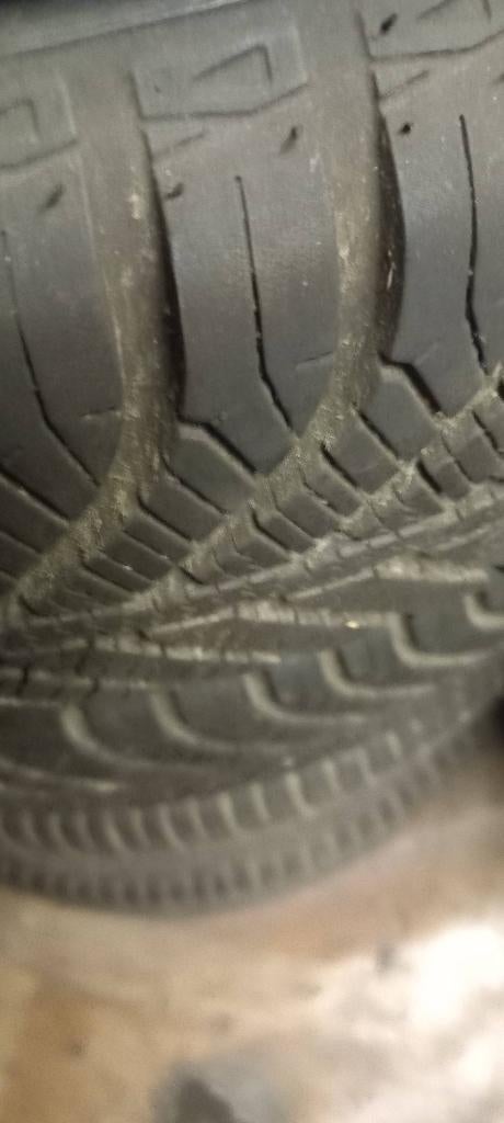 Pneus  a vendre, Autos : Pièces & Accessoires, 14 pouces, 175 mm, Véhicule utilitaire, Pneu(s)