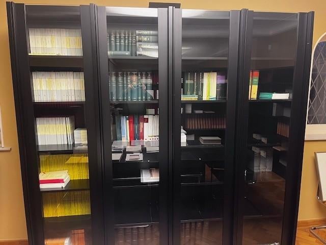 bibliotheekkast en vergadertafel, Ophalen, 200 cm of meer, Zo goed als nieuw, Metaal