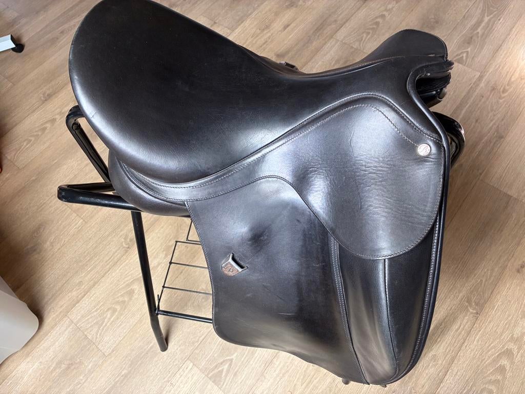 Bates Inova dressuurzadel, Animaux & Accessoires, Enlèvement, Comme neuf