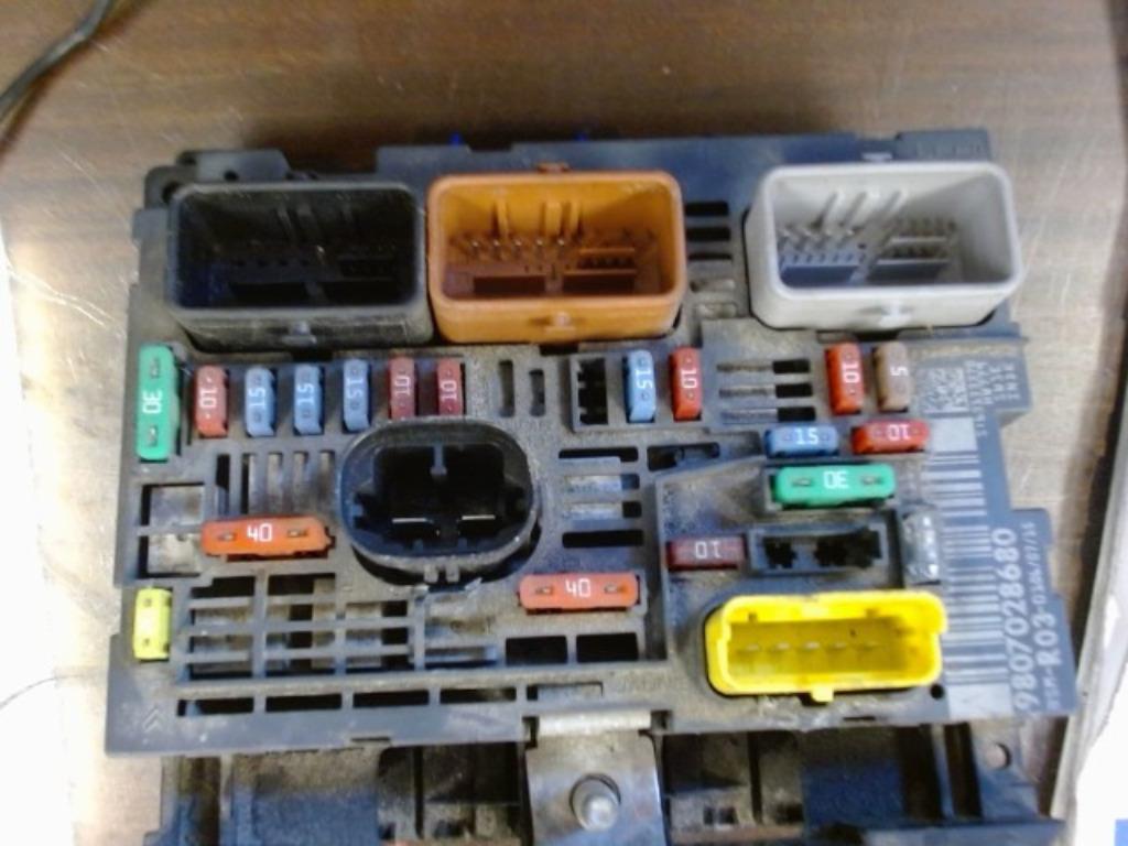 Boitier fusibles Citroen Jumpy 2.0HDi 94kw 9807028680 (289), Autos : Pièces & Accessoires, Autres pièces automobiles, Utilisé