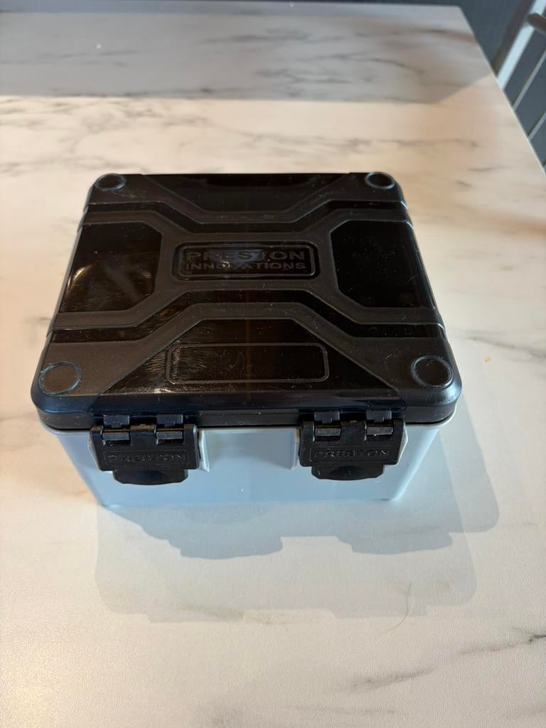 HARDCASE ACCESSORY BOX XL preston, Enlèvement, Comme neuf