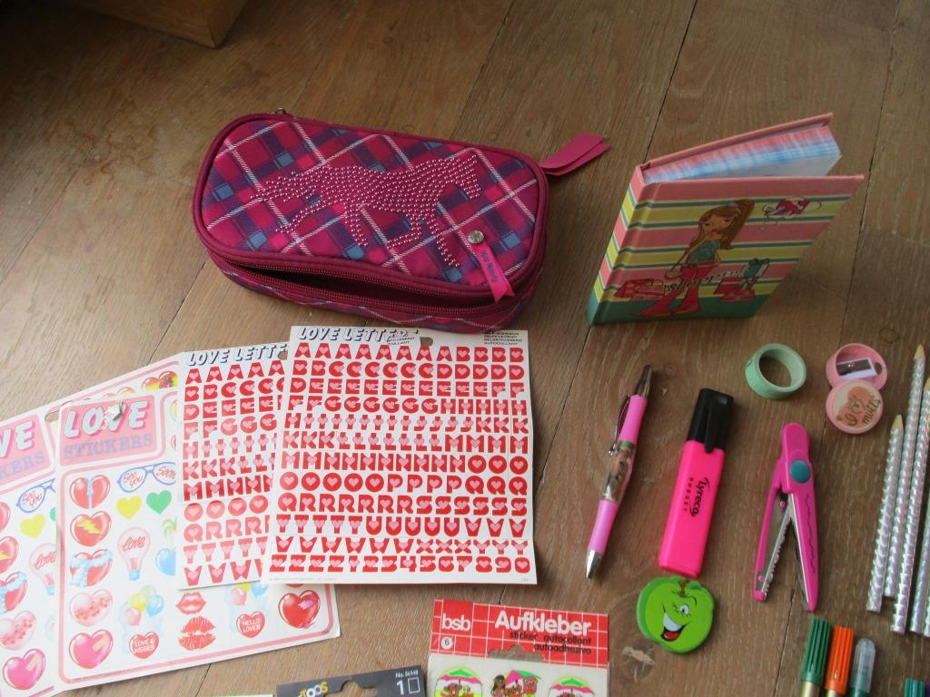 Pennenzak paarden en allerlei school potloden stickers boek, Ophalen of Verzenden, Gebruikt