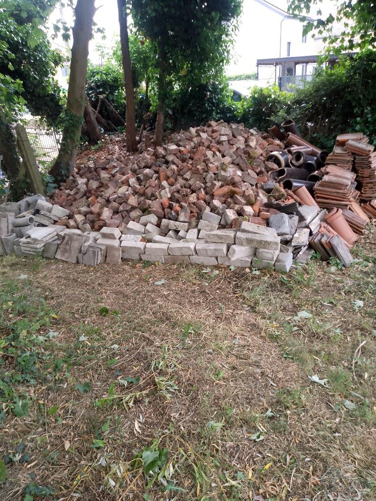 gratis!!!!!!!!Laatste kans huis is verkocht=>veel steenpuin, Ophalen, Gebruikt