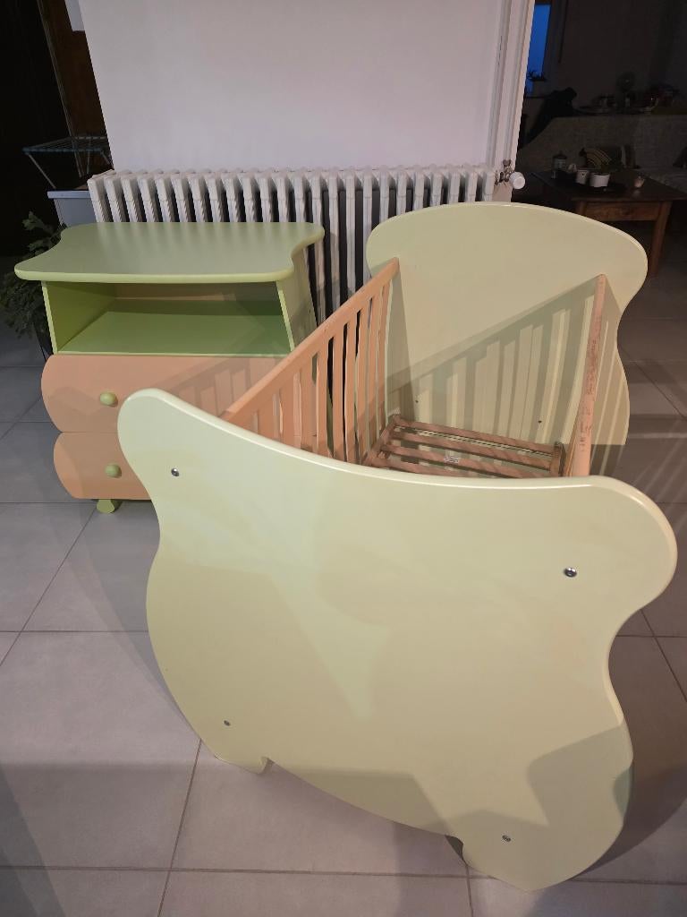 Lit et commode Bébé, Enfants & Bébés, Chambre d'enfant | Lits, 85 à 100 cm, Sommier à lattes, Enlèvement, Utilisé