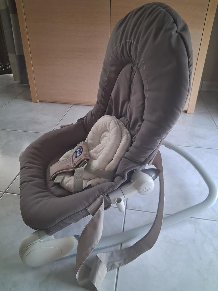Grijze babysitter die kan in verschillende standen staan en, Kinderen en Baby's, Wipstoeltjes, Ophalen