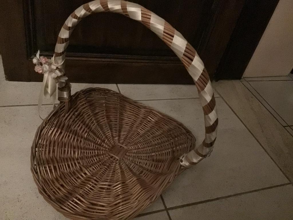 Panier artisanal en lin tissé, panier de naissance, Maison & Meubles, Accessoires pour la Maison | Plataux & Paniers, Panier, Enlèvement