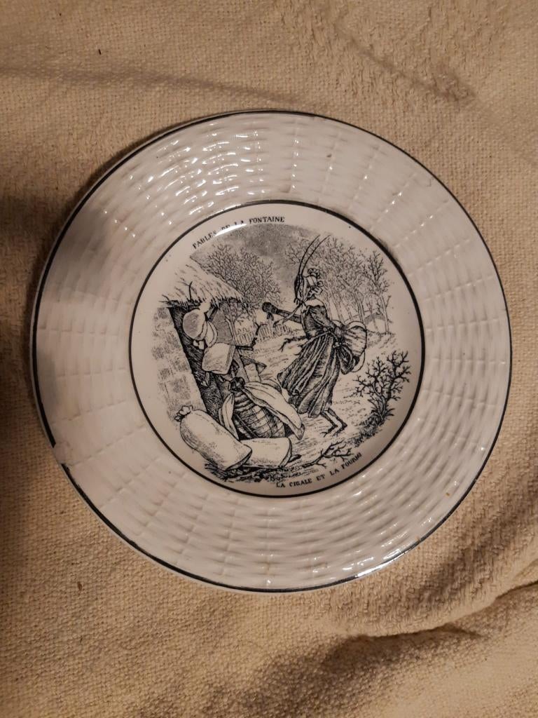 Assiette Fables de la Fontaine (éclat) Digoin Sarreguemines, Antiek en Kunst, Antiek | Wandborden en Tegels, Ophalen of Verzenden