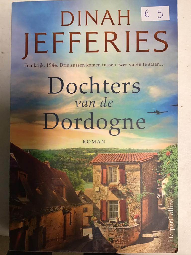 Dinah Jefferies - Dochters van de Dordogne, Boeken, Ophalen of Verzenden, Dinah Jefferies