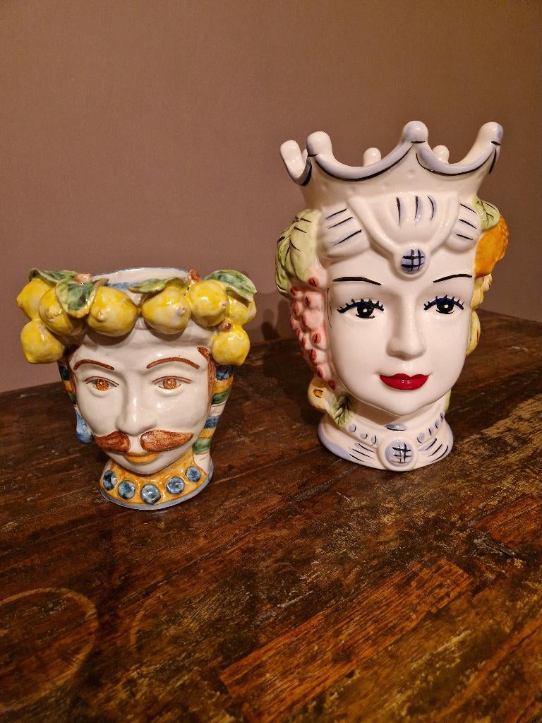 Paar Siciliaanse hoofden in Caltagyron keramiek, Enlèvement ou Envoi