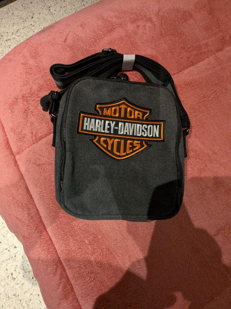 Sac bandoulière Harley Davidson, Enlèvement